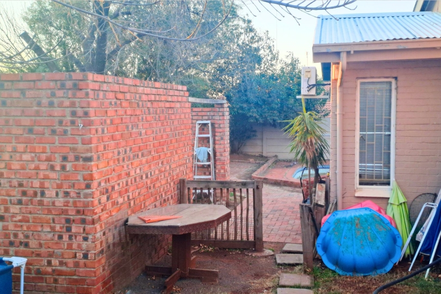 5 Bedroom Property for Sale in Fleurdal Free State